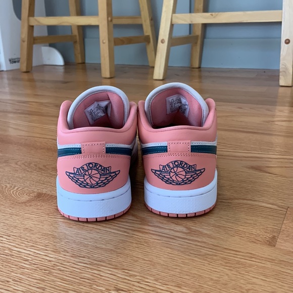 Nike Air Jordan 1 Low 'Light Madder Root' Women's Size 7.5 - Picture 3 of 6